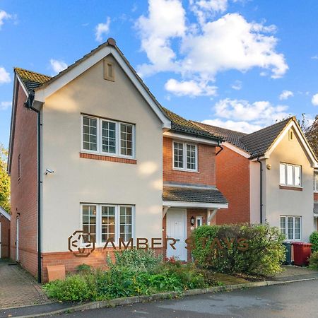 Spacious 5 Bed House In Reading By Amber Stays, Perfect For Business & Contractors, Sleeps 12! Buitenkant foto