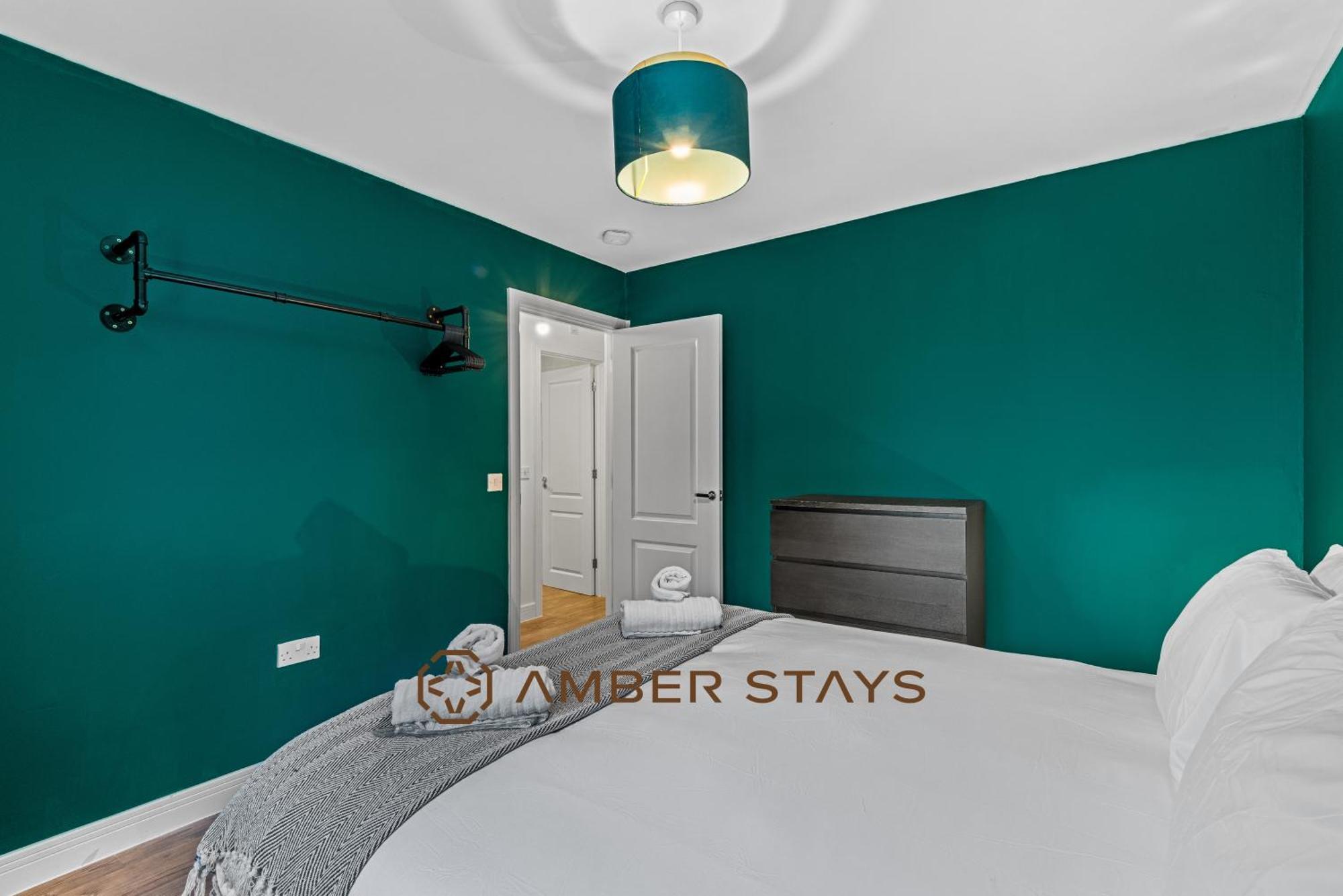 Spacious 5 Bed House In Reading By Amber Stays, Perfect For Business & Contractors, Sleeps 12! Buitenkant foto