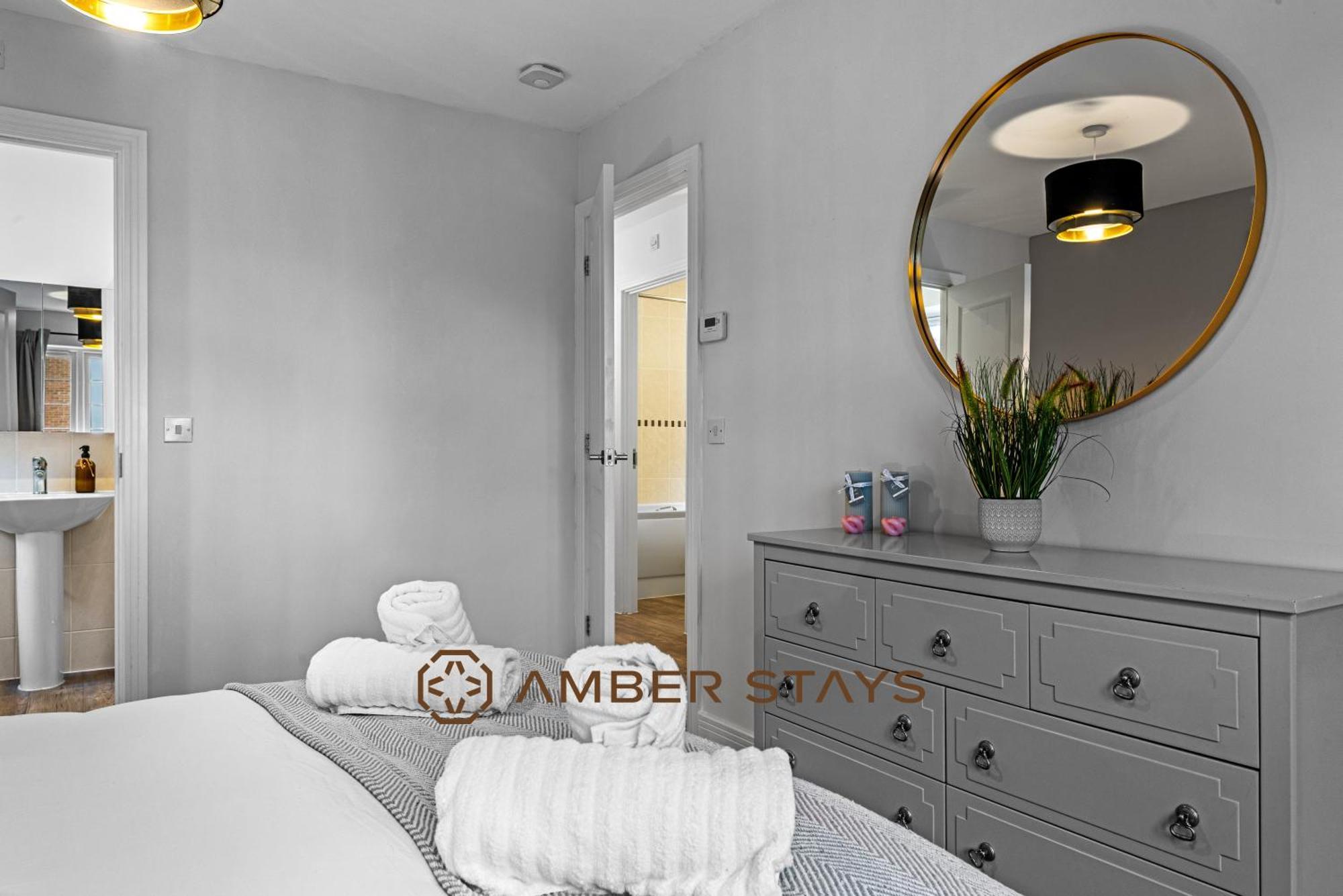 Spacious 5 Bed House In Reading By Amber Stays, Perfect For Business & Contractors, Sleeps 12! Buitenkant foto
