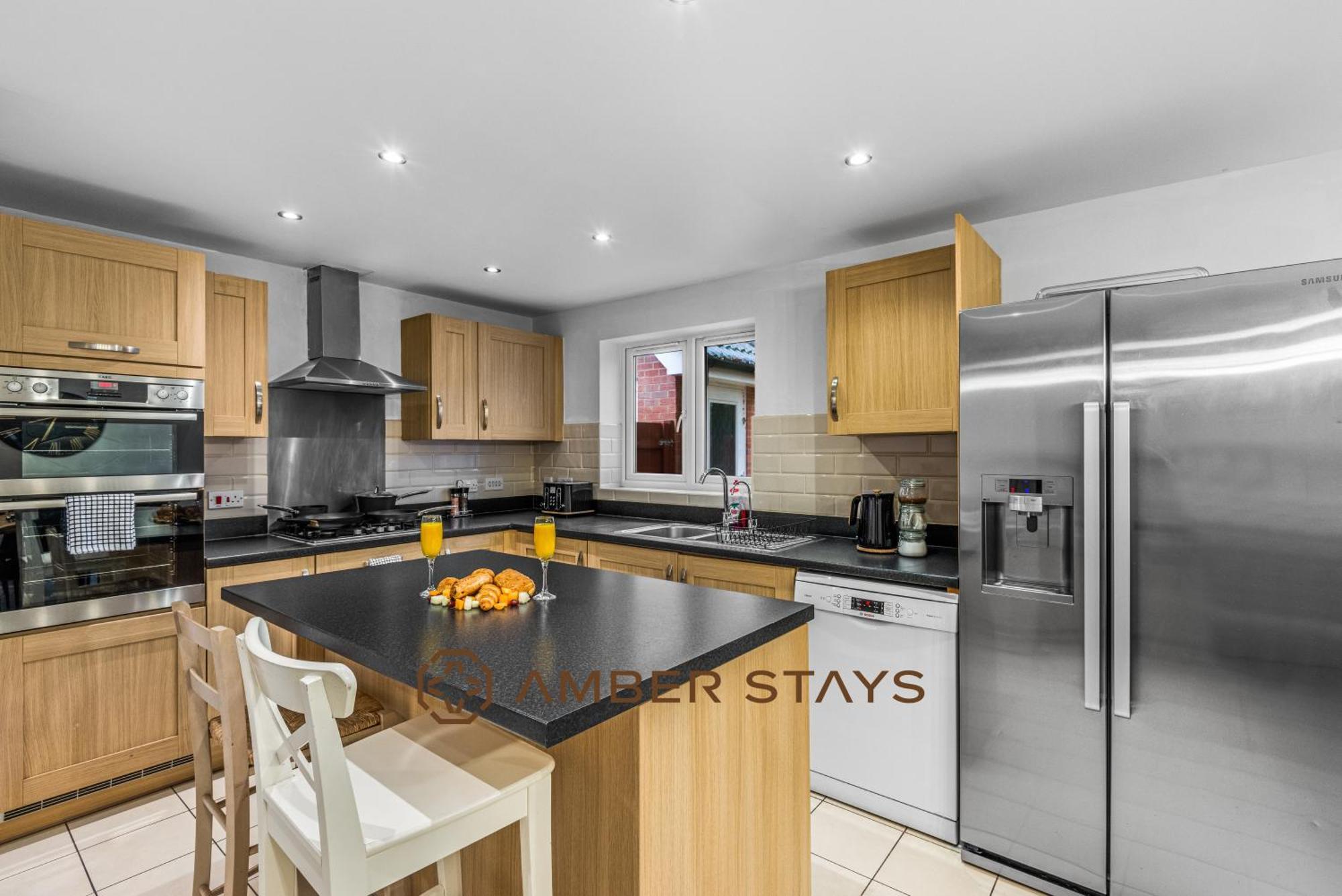 Spacious 5 Bed House In Reading By Amber Stays, Perfect For Business & Contractors, Sleeps 12! Buitenkant foto
