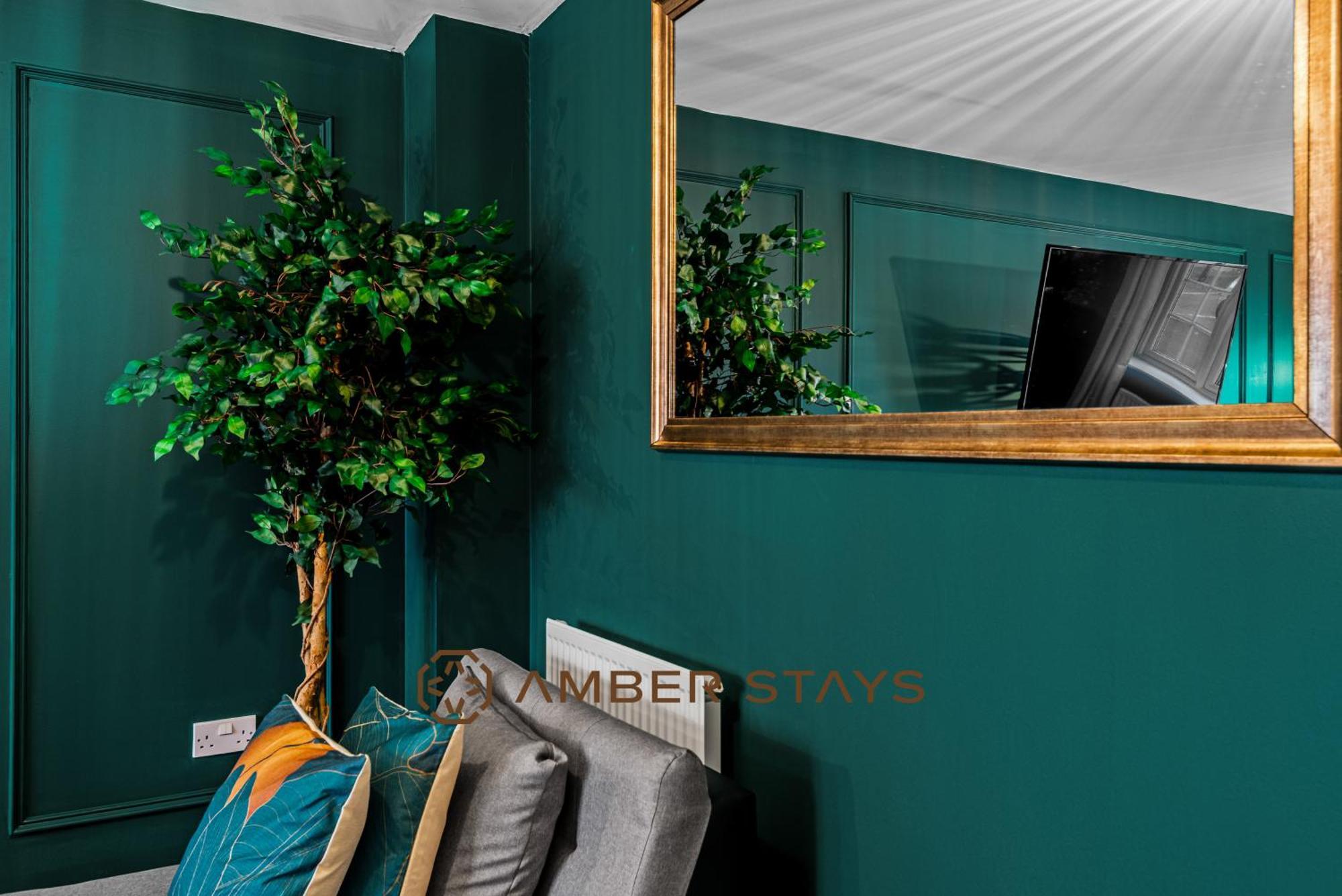 Spacious 5 Bed House In Reading By Amber Stays, Perfect For Business & Contractors, Sleeps 12! Buitenkant foto